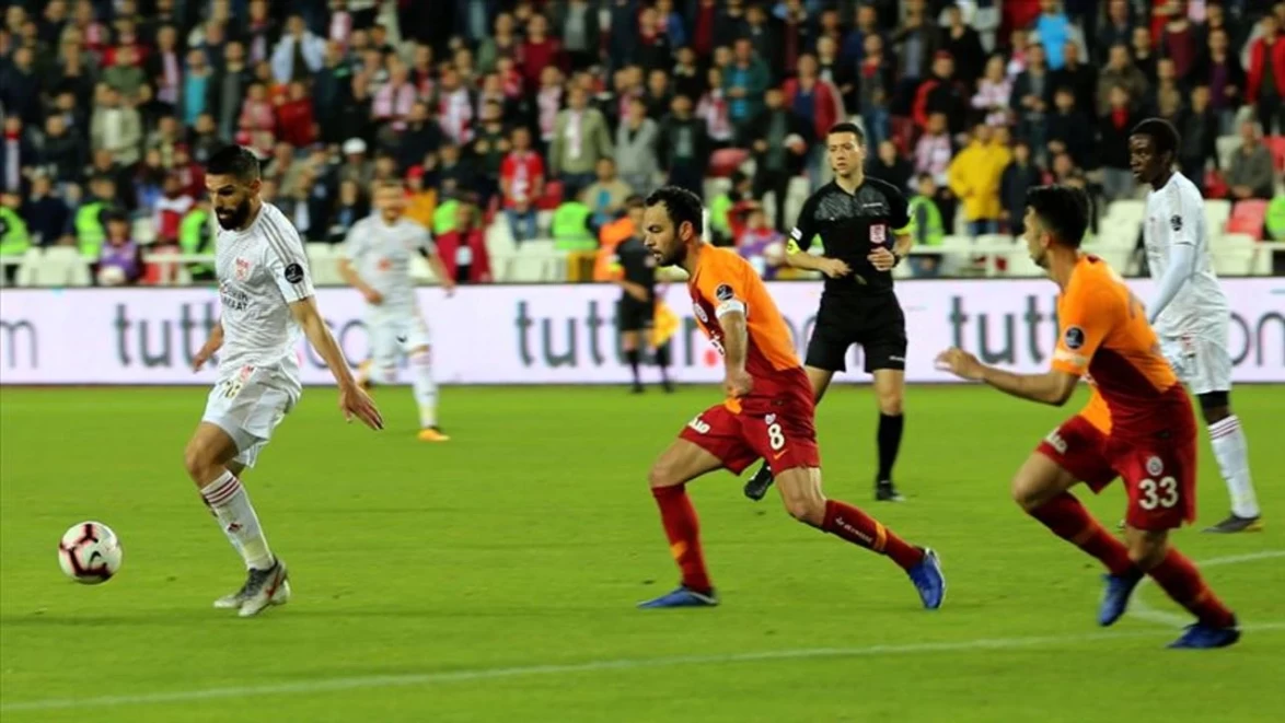 Galatasaray - Sivasspor maçı hangi kanalda? İşte, ilk 11’ler!