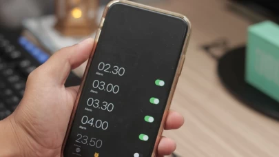 İphone kullanıcılarını uyarıyor: Uyuyakalmamak için alarm ayarını kontrol edin!